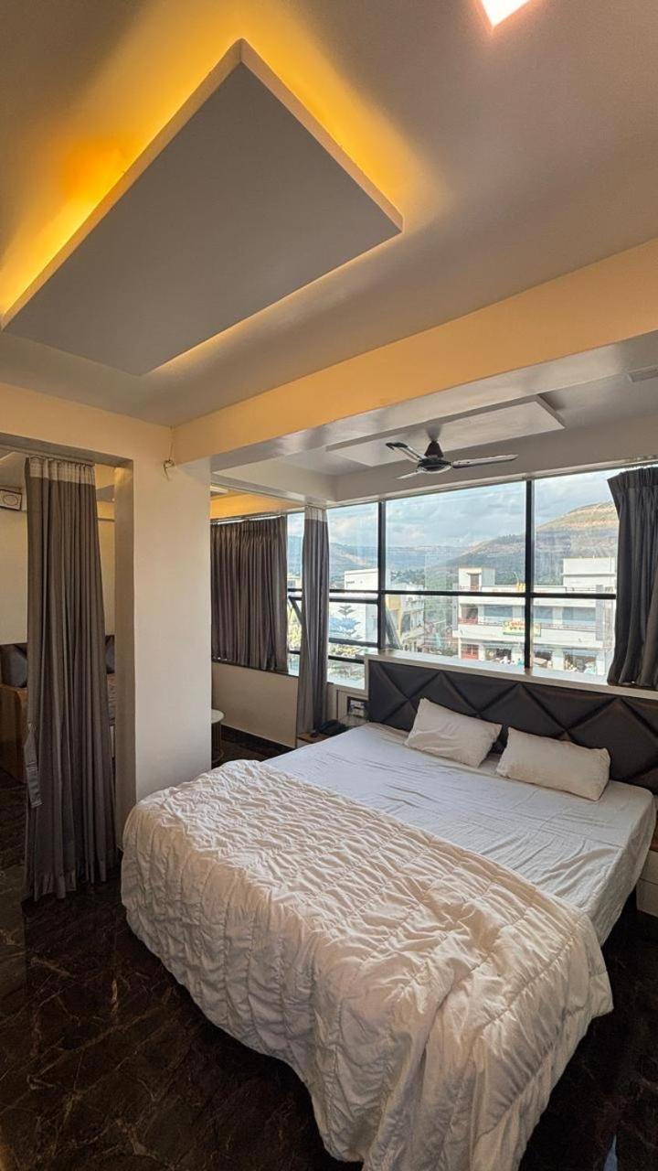 Hotel Royal Pure Veg Restaurant And Lodging Ambegaon Esterno foto